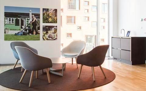 løst tæppe i filt på kontor